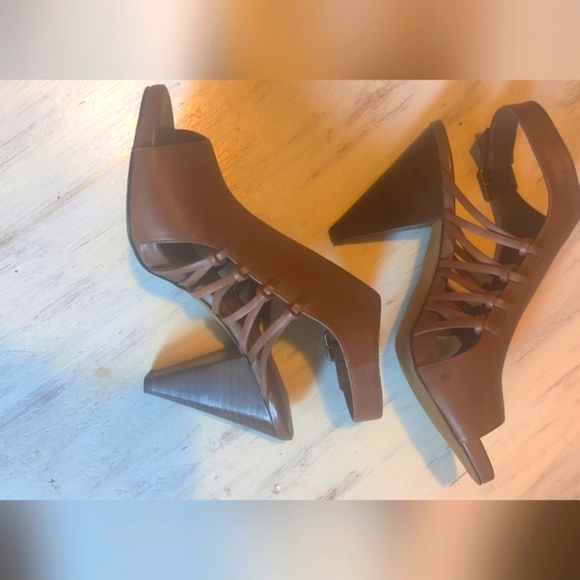 TREASURE & BOND Women's Brown Sandals - Picture 4 of 13